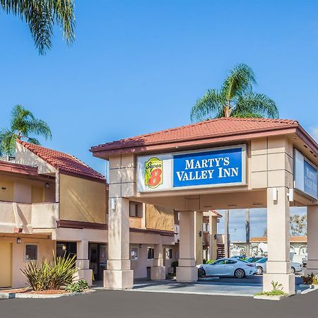 Super 8 By Wyndham Oceanside Marty'S Valley Inn Exteriör bild
