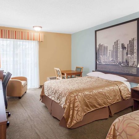 Super 8 By Wyndham Oceanside Marty'S Valley Inn Exteriör bild