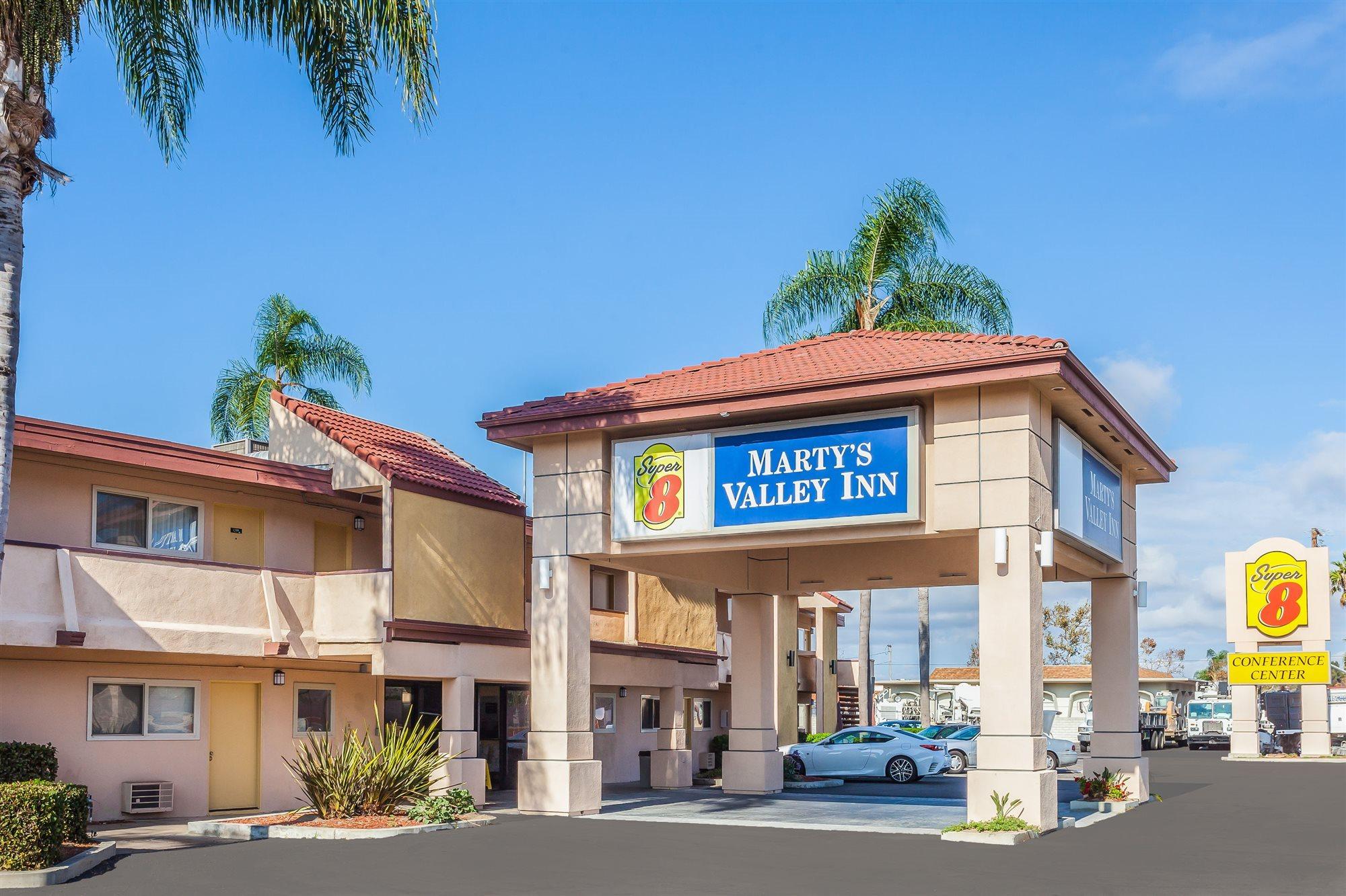 Super 8 By Wyndham Oceanside Marty'S Valley Inn Exteriör bild