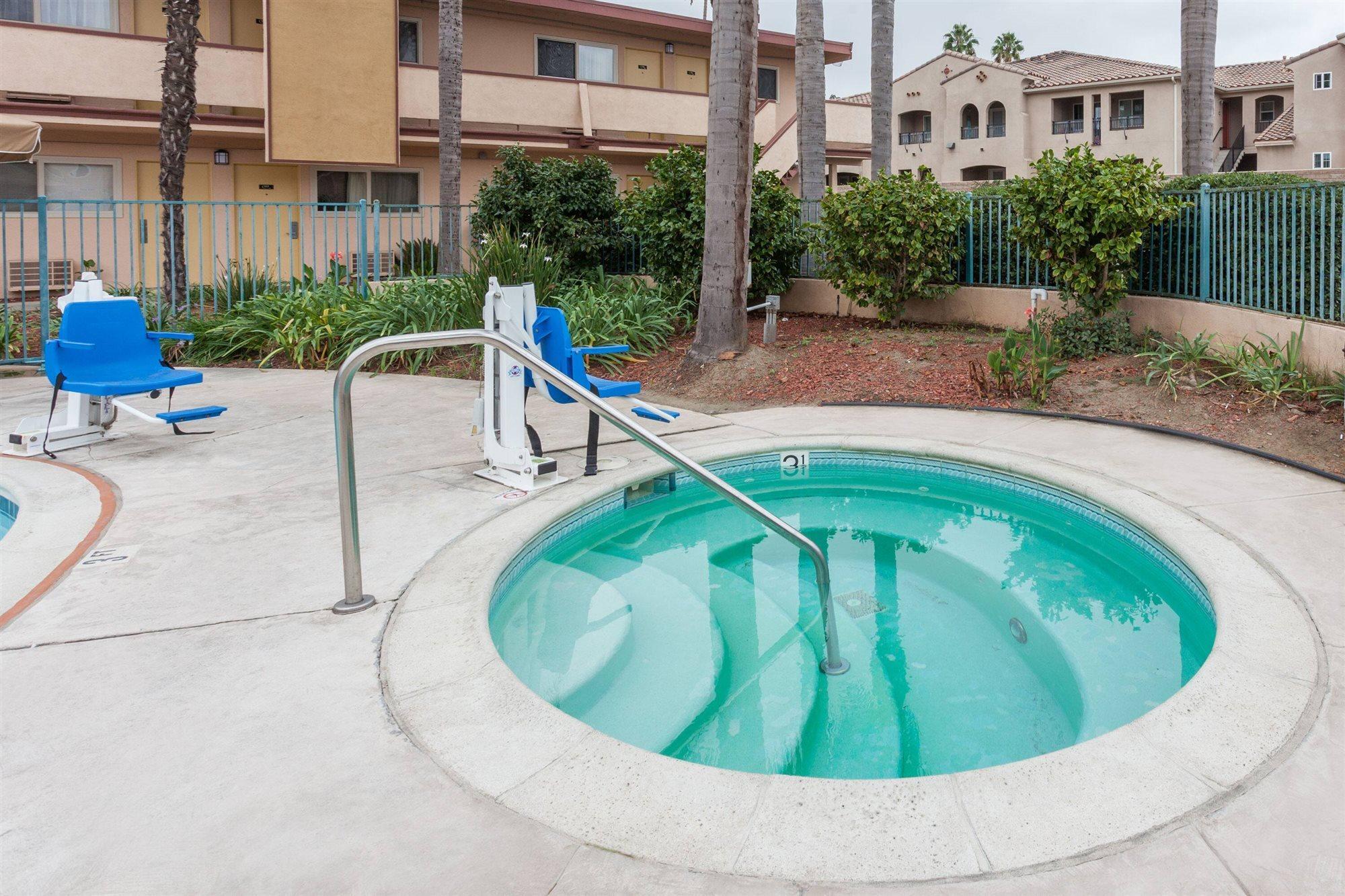 Super 8 By Wyndham Oceanside Marty'S Valley Inn Exteriör bild