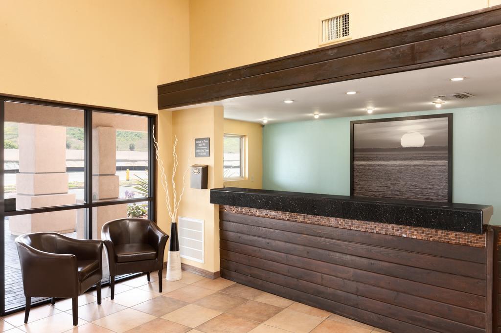 Super 8 By Wyndham Oceanside Marty'S Valley Inn Exteriör bild