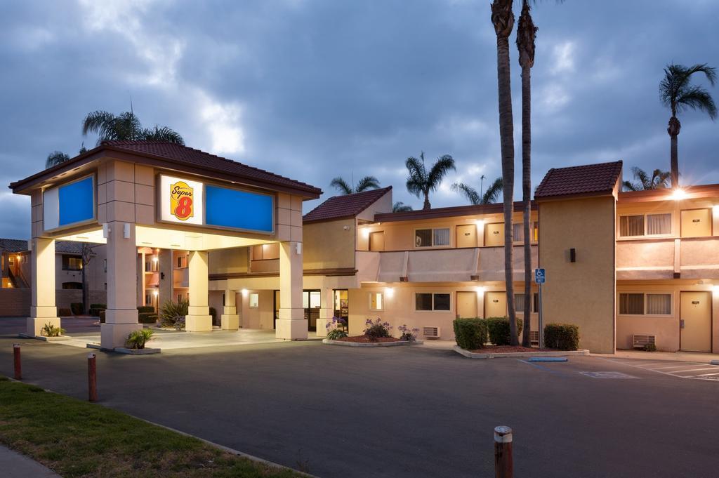 Super 8 By Wyndham Oceanside Marty'S Valley Inn Exteriör bild