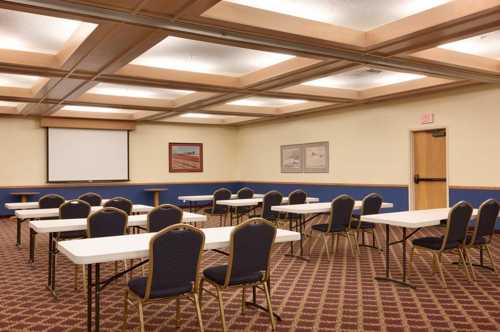 Super 8 By Wyndham Oceanside Marty'S Valley Inn Exteriör bild