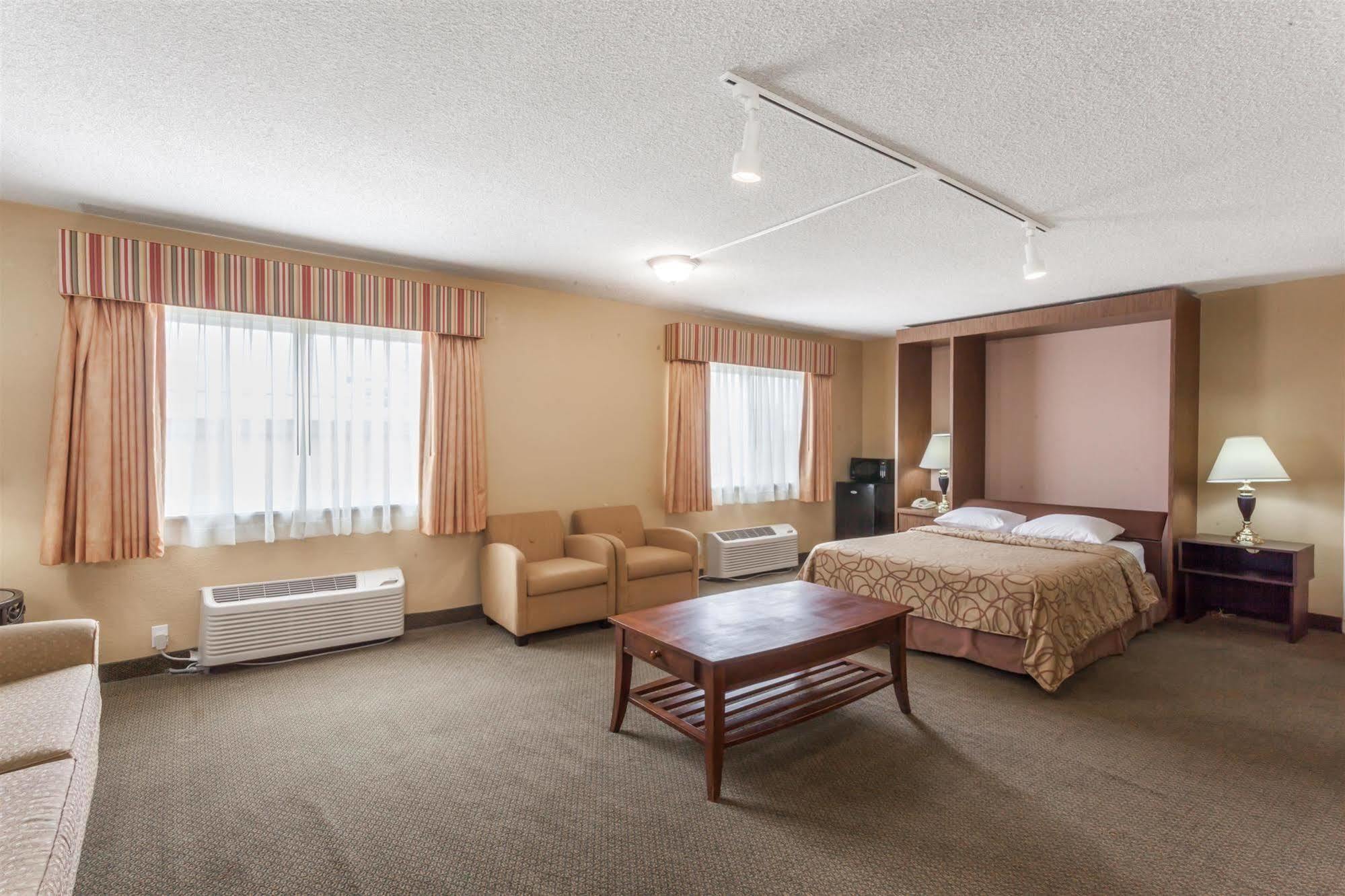 Super 8 By Wyndham Oceanside Marty'S Valley Inn Exteriör bild