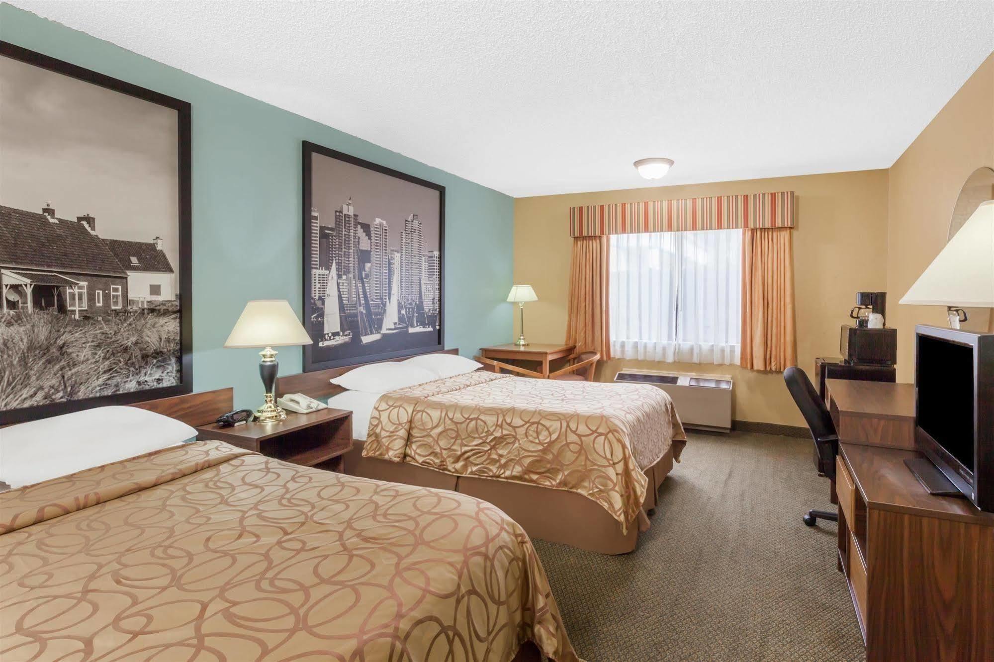 Super 8 By Wyndham Oceanside Marty'S Valley Inn Exteriör bild
