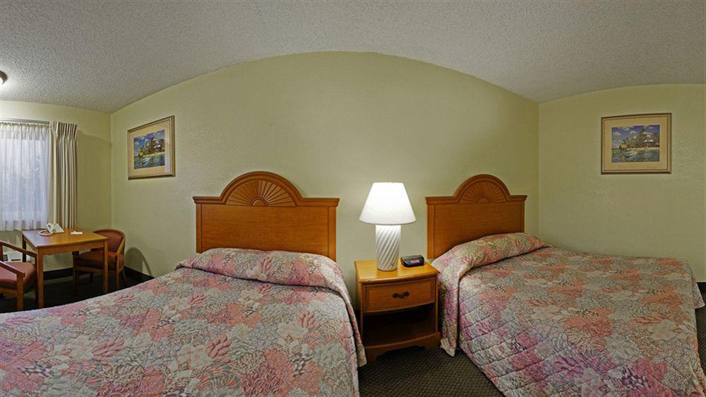 Super 8 By Wyndham Oceanside Marty'S Valley Inn Exteriör bild